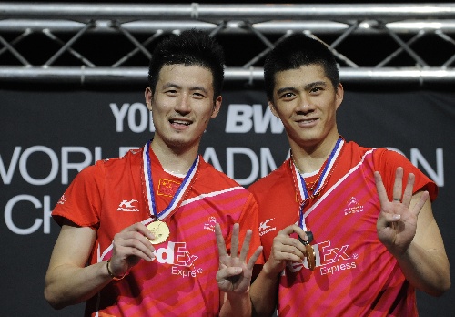 荣誉中做出 荣誉中做出